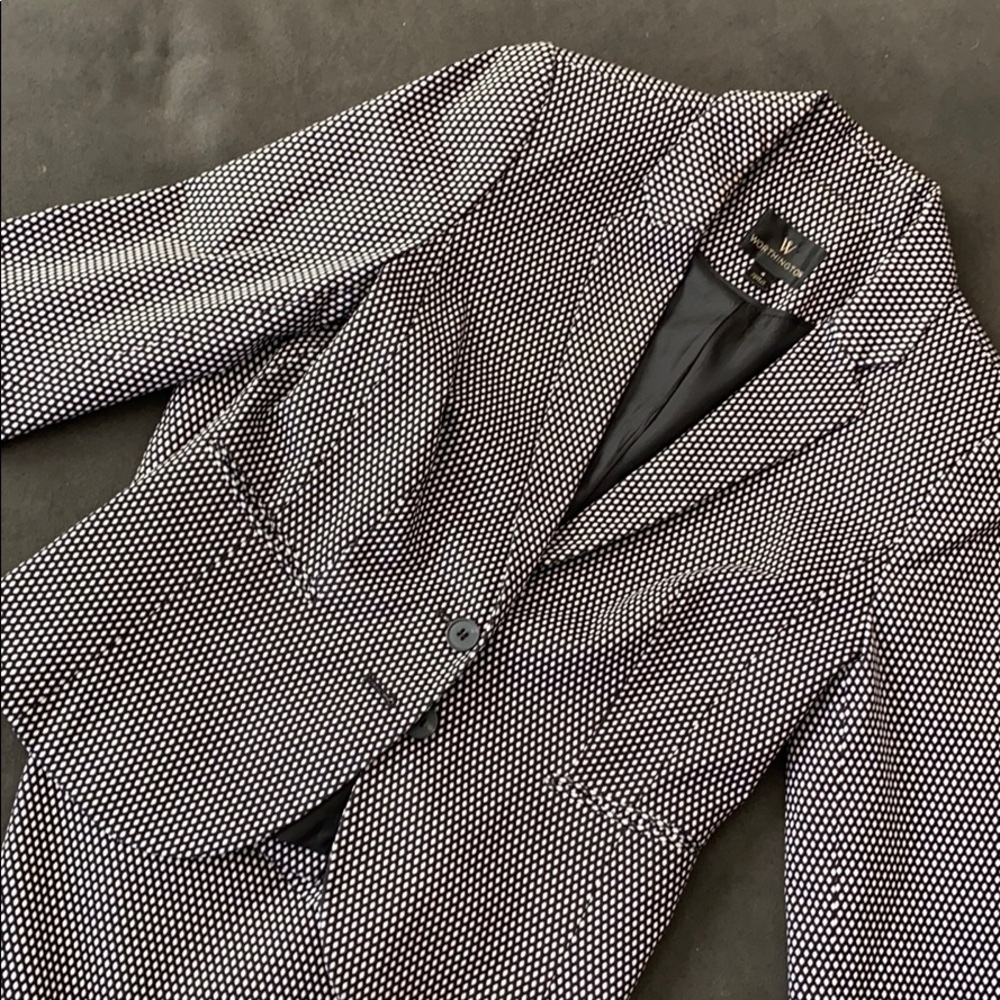Skirt suit